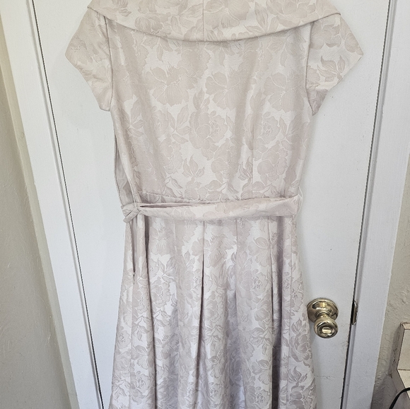 Willow Glenn floral dress - Picture 3 of 3